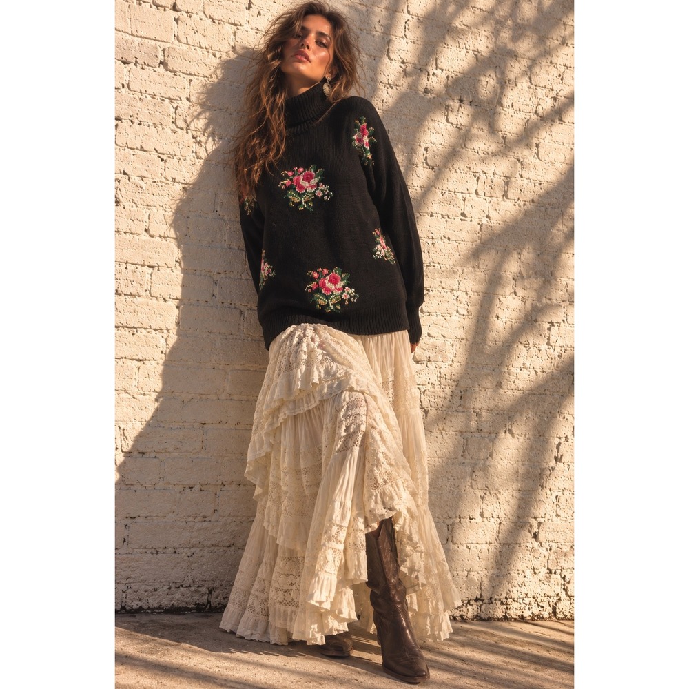 Vintage Worthington Black Floral Cross Stitch Turtleneck Sweater Grannycore M
